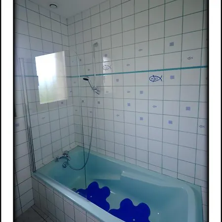 Le Hangar * Laubressel